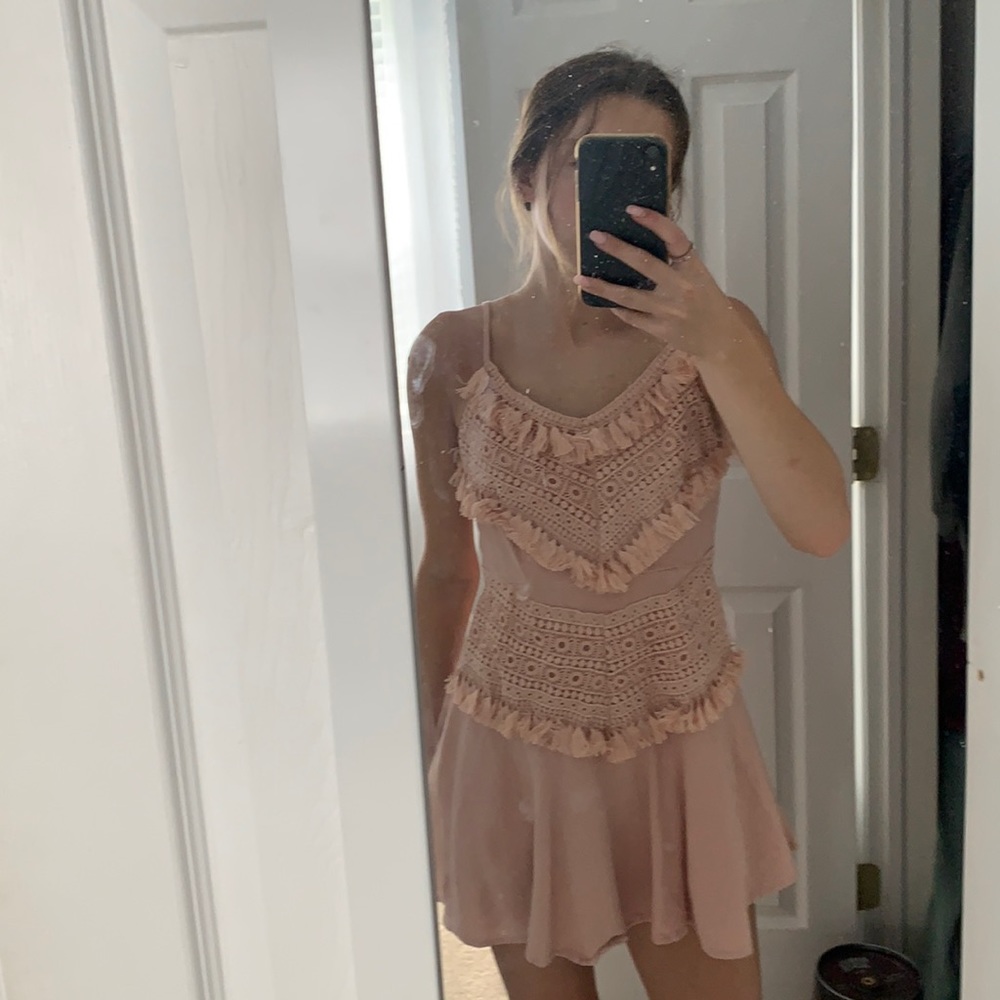 pink dress w cute details// size s// worn once